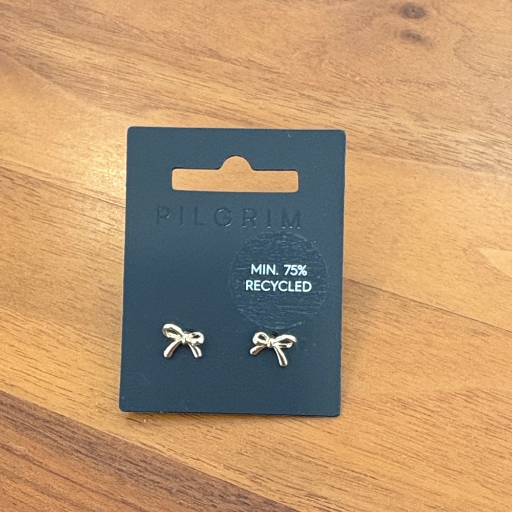 Pilgrim LYSANDRA RECYCLED MICRO BOW EARRINGS